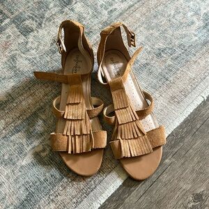 Fringe Clark’s sandals, women’s size 9